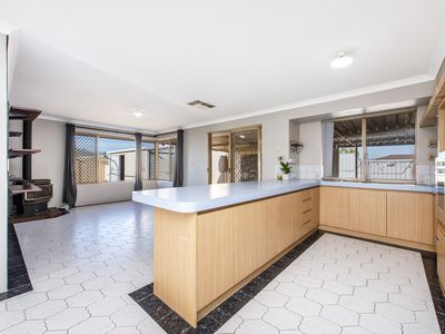 32 Jubilee Drive, Waikiki