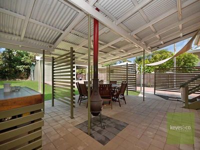 11 Estate Street, West End