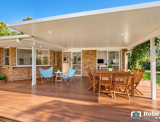 Spacious, Light-Filled Living in a Quiet Old Tewantin Cul-de-Sac image 19