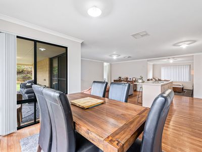 27 Calneggia Drive, Byford