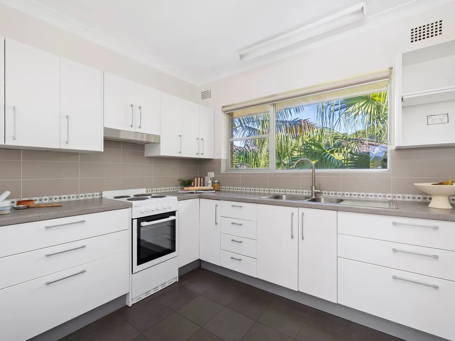 12 / 10 Avon Road, Dee Why