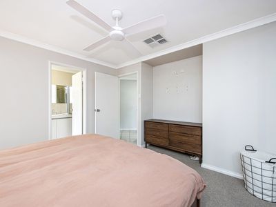 5 Cherbourg Grove, Port Kennedy