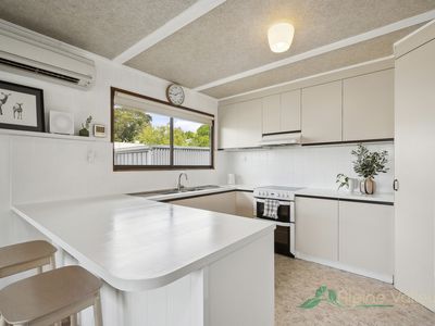 4 Damms Court, Tawonga South