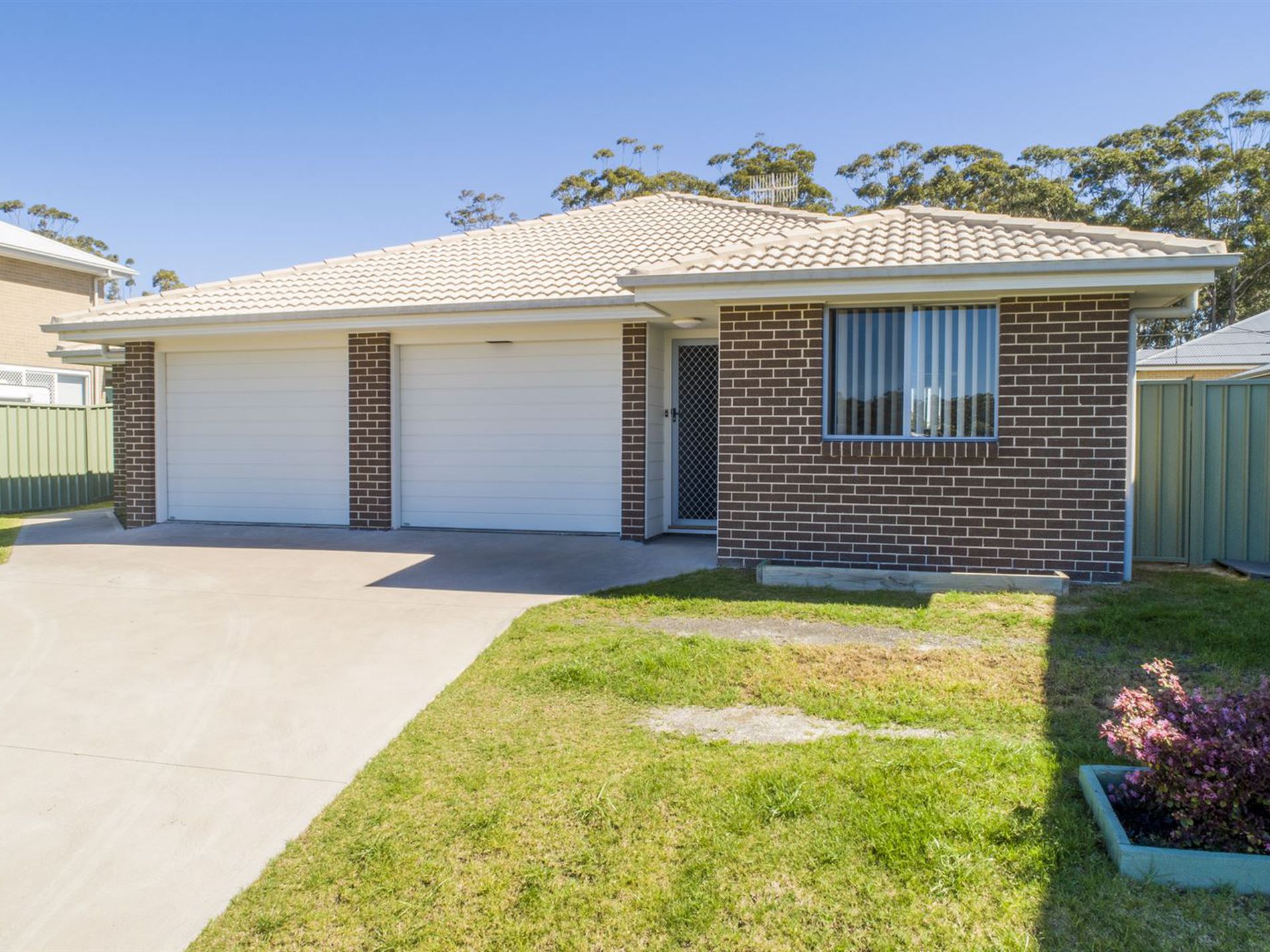 35 & 35a Gemini Way, Narrawallee