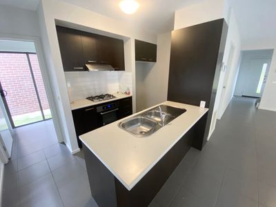 2 / 10 August Street, Werribee