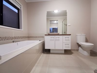 50 Sunnybank Drive, Point Cook