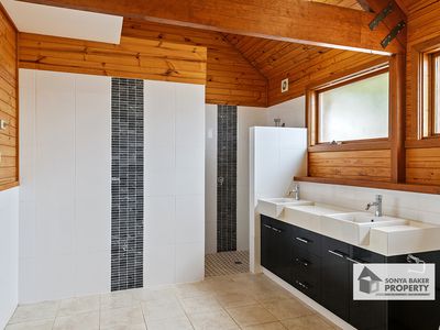 107 Old Bass Highway, Wynyard