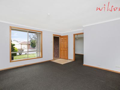 17 Pine View Drive, Paralowie