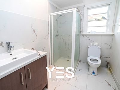 1 / 4 Allen Street, Glen Waverley