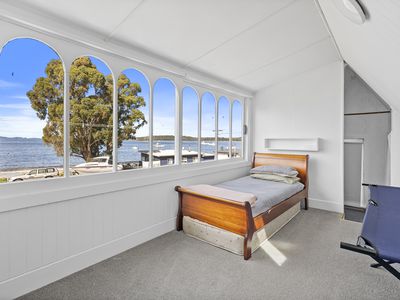 144 Kingfish Beach Road, Southport