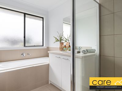 25 O'Meara Cres, Cranbourne East