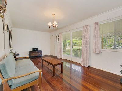 12 Sunningdale Avenue, Rochedale South