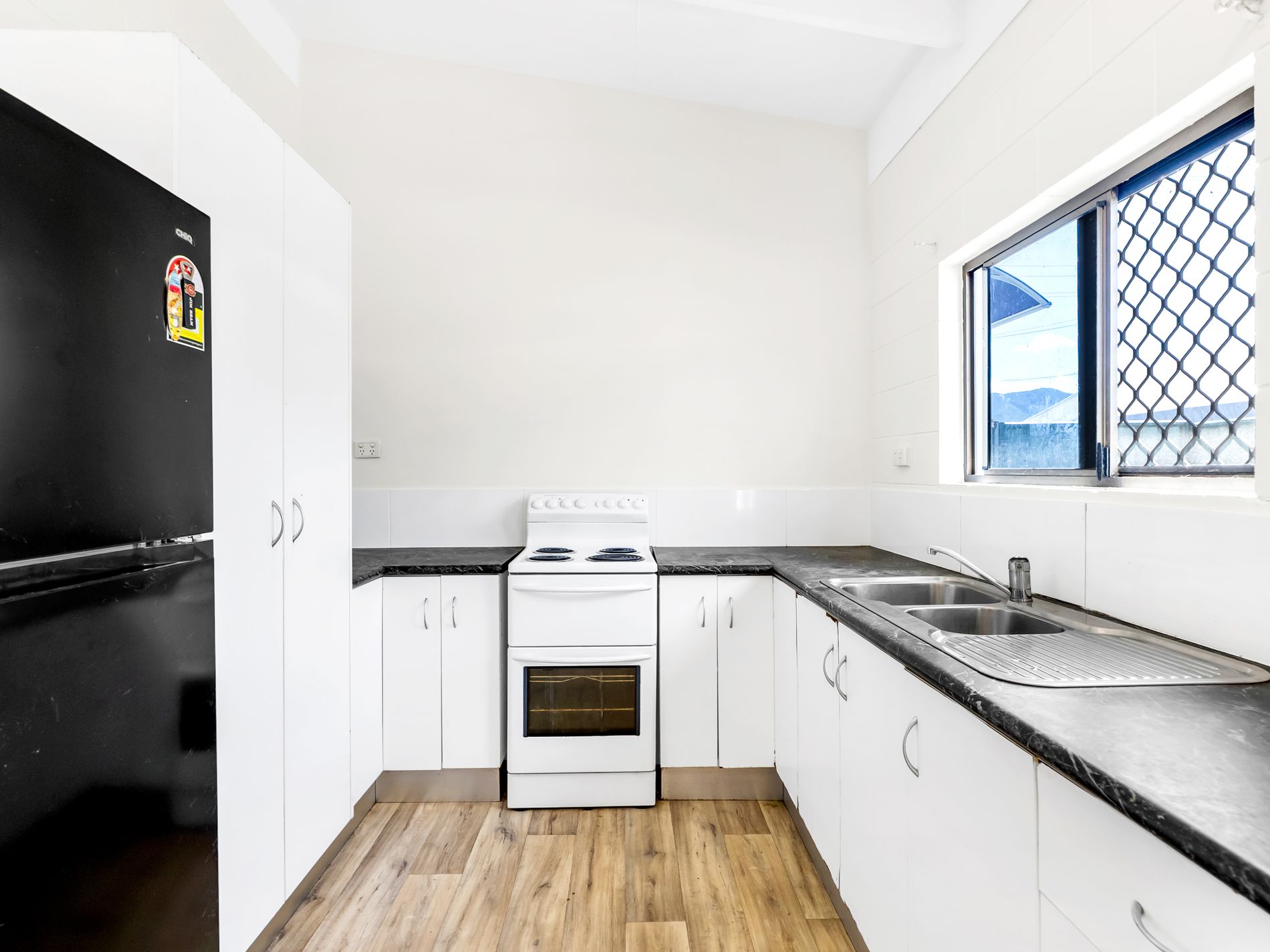 60 Hollywood Boulevard, White Rock