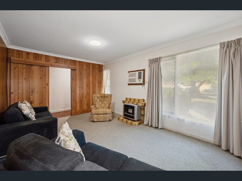 5 Grasmere Place, Kelmscott