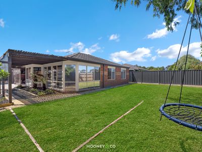 10 McGuigan Drive, Cranbourne West