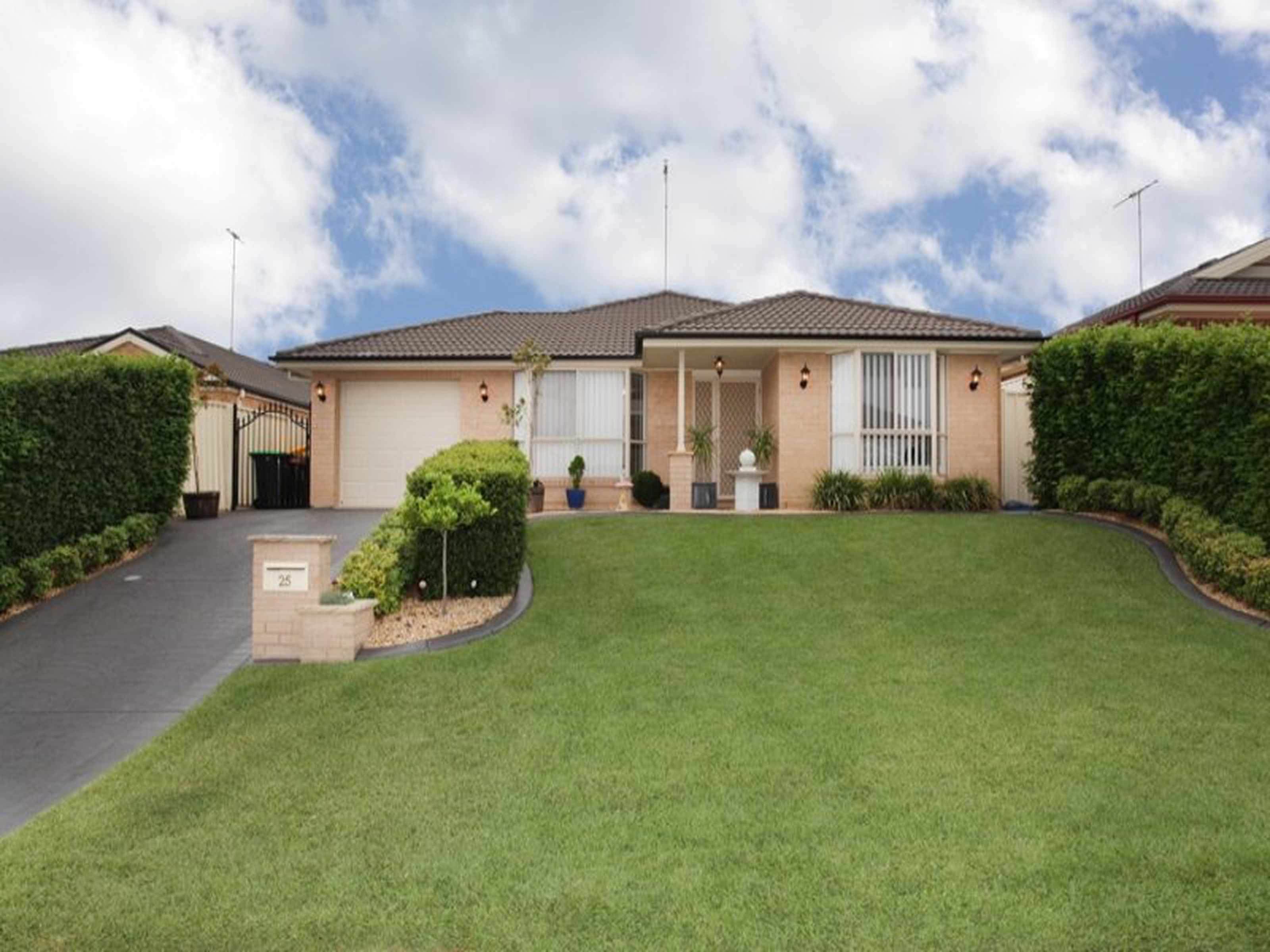 25 Dara Crescent, GLENMORE PARK
