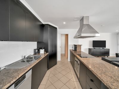 81 / 107 Esplanade, Cairns City