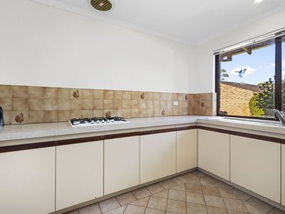 2 / 26 Earlston Way, Booragoon