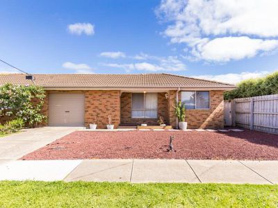 1 / 28 Melaleuca Drive, Hoppers Crossing