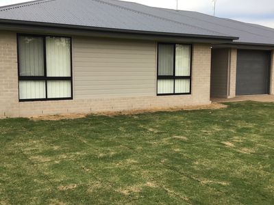 1 / 13 Sharp Cres, Branyan