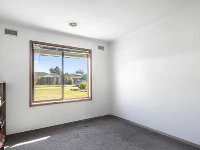 4 Oshannessy Street, Pakenham