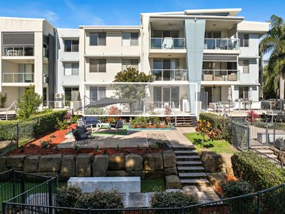 513 / 66 Sickle Avenue, Hope Island