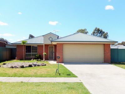 13 Emily Court, Howlong