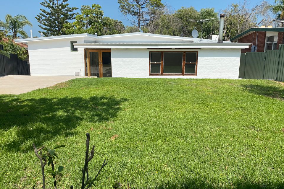 84 Safety Bay Rd, Shoalwater