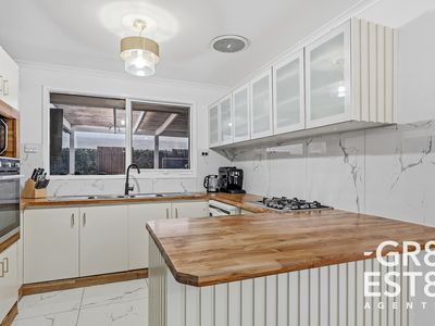 27 Lansell Drive, Cranbourne North