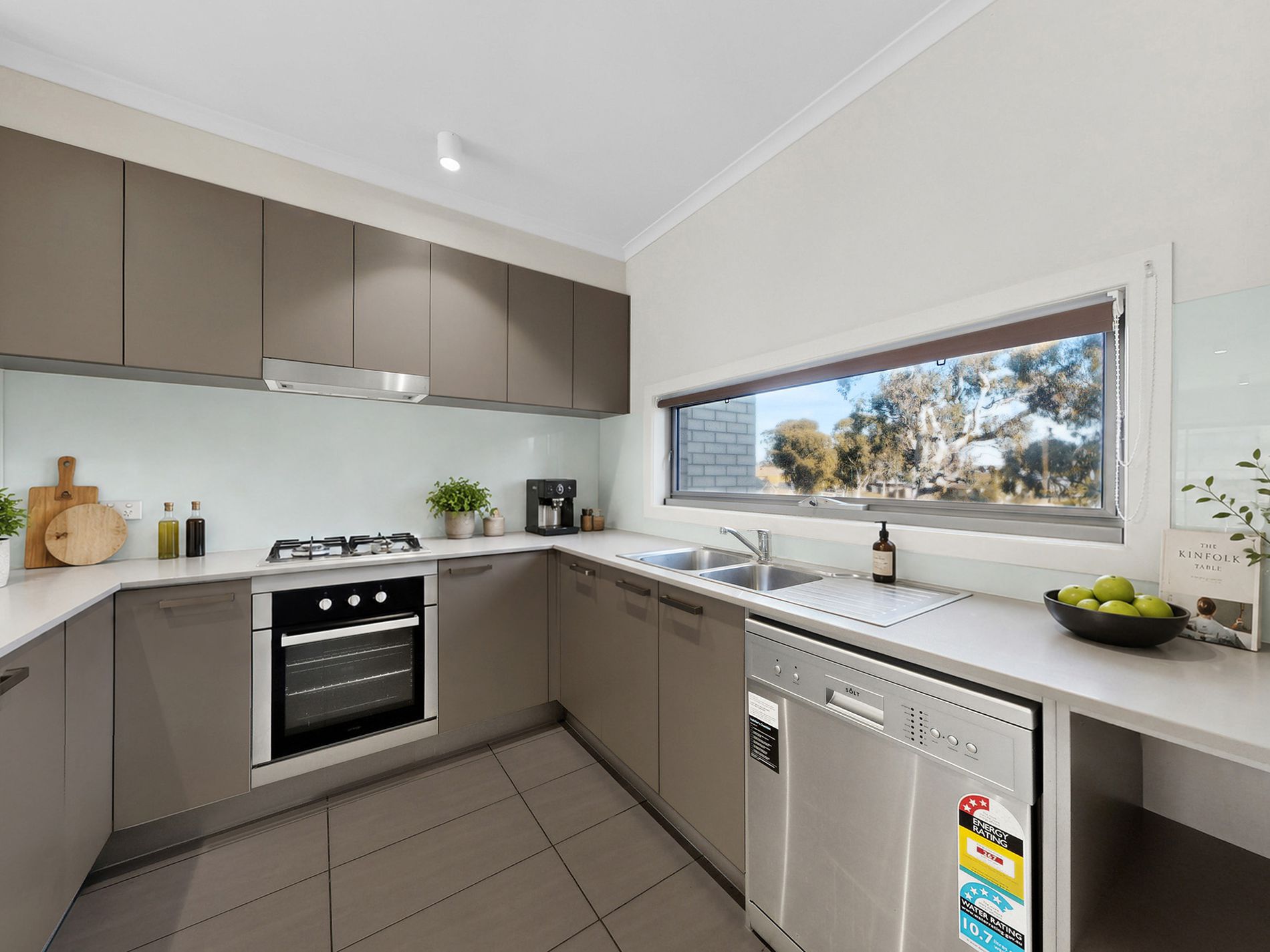 8 Hinterland Close, Lynbrook