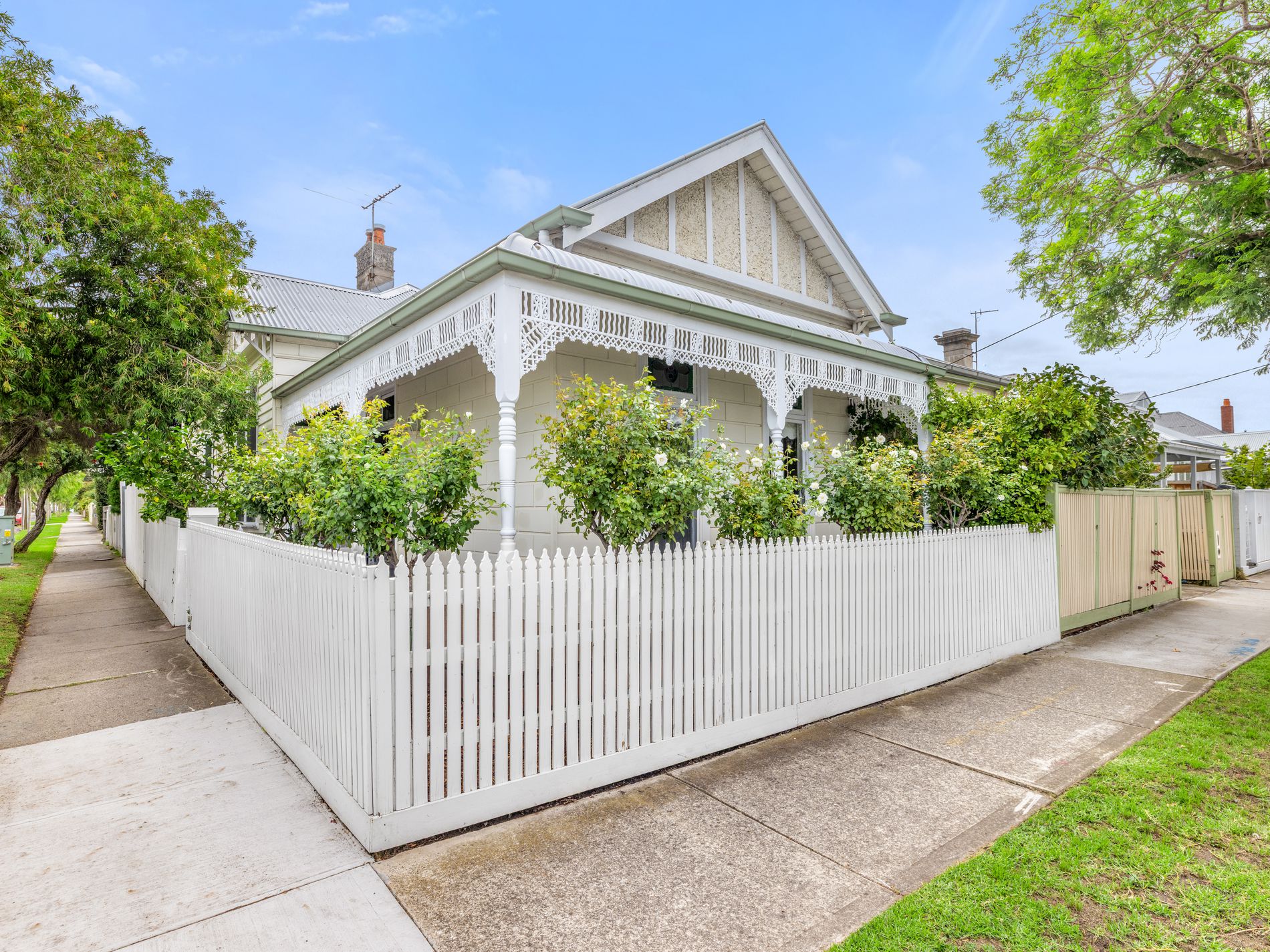 287 Douglas Parade, Newport