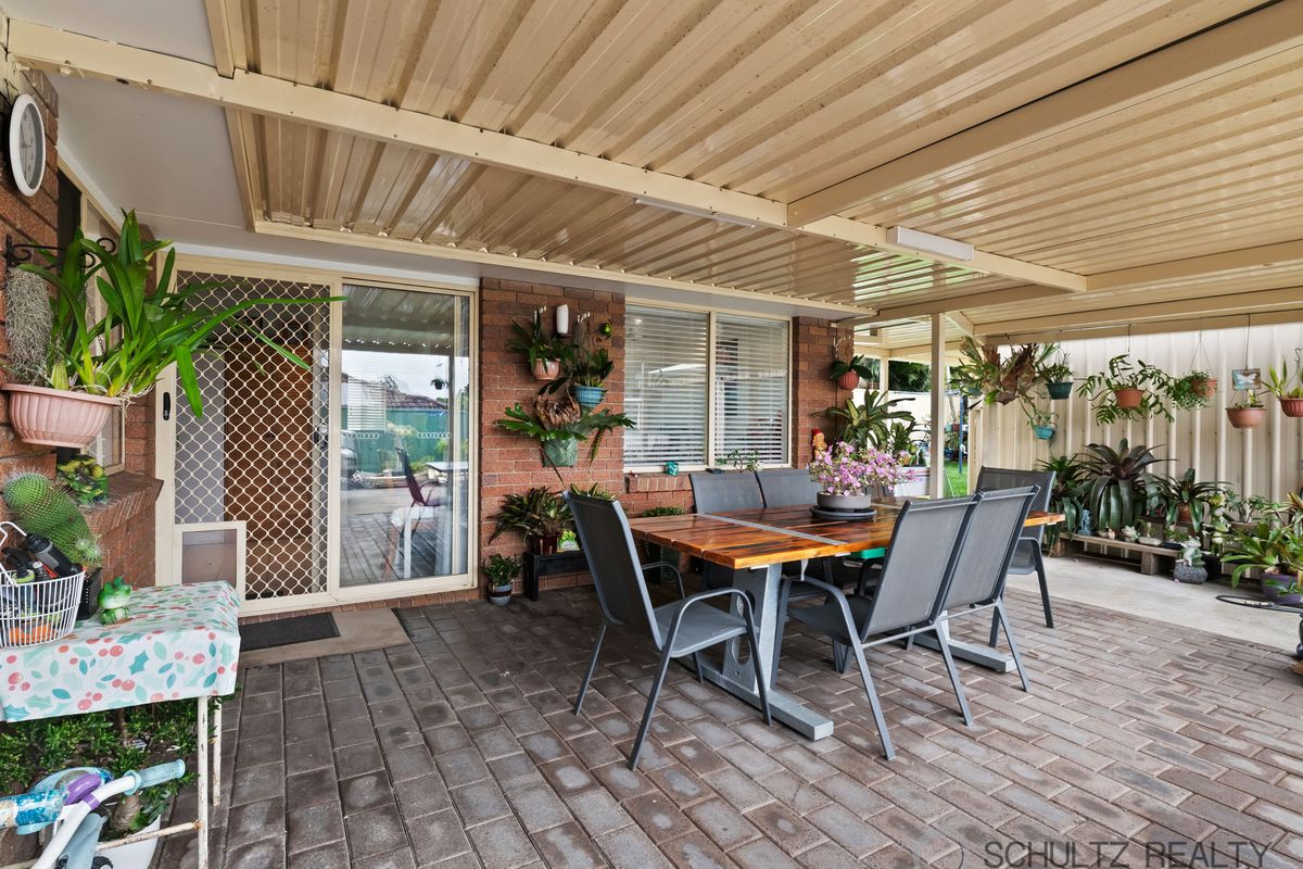 4 bed with large 3 Bay Shed & drive through carport on flat block in Eagleby!