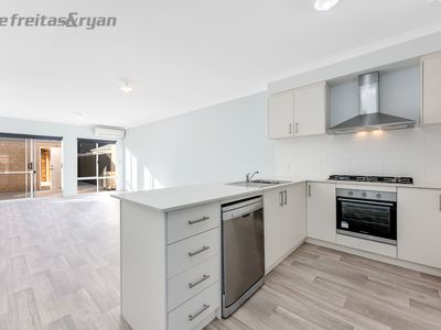 261 Lake Valley Drive, Lakelands