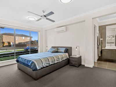 8 Malmesbury Road, Cranbourne North