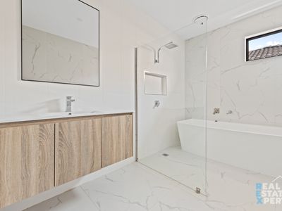 3 / 5 Sylvanwood Crescent, Narre Warren