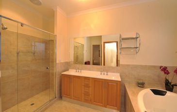 24 North Hidden Valley Circuit, Beaconsfield