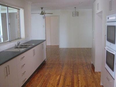 115 The Parkway, Bradbury