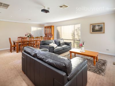 2 PHEFLEY COURT, Wodonga