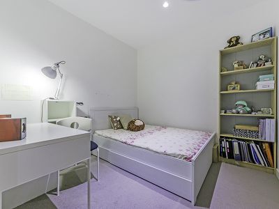 417 / 74 Queens Road, Melbourne