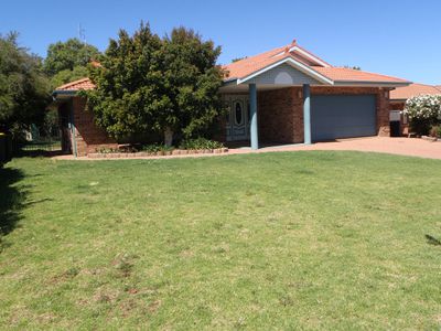 13 Ron Gordon Place, Dubbo