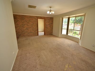 5 Ebelina Crescent, Parkes