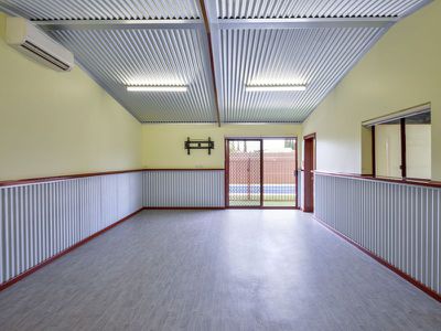 25 Longmore Parade, Broadwood