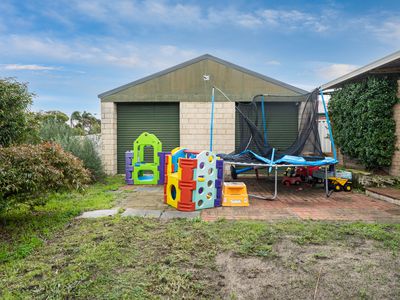 2 Beech Court, South Lake