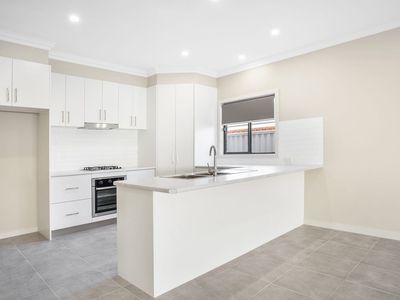 5 / 1 Roger St, Romsey