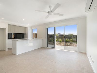 96 / 370 Gainsborough Drive, Pimpama