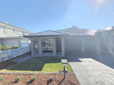 2/68 Malachite Street, Chisholm