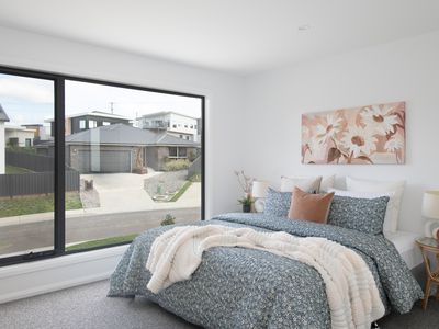 2 Leeman Court, Riverside