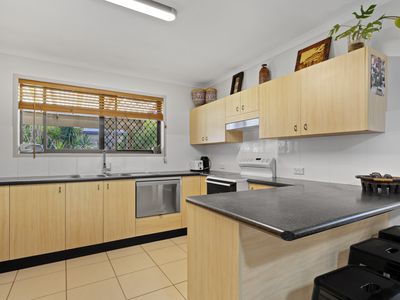 1 / 36 Point Cartwright Drive, Buddina