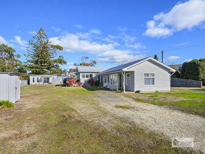 99 Old Bass Highway, Wynyard