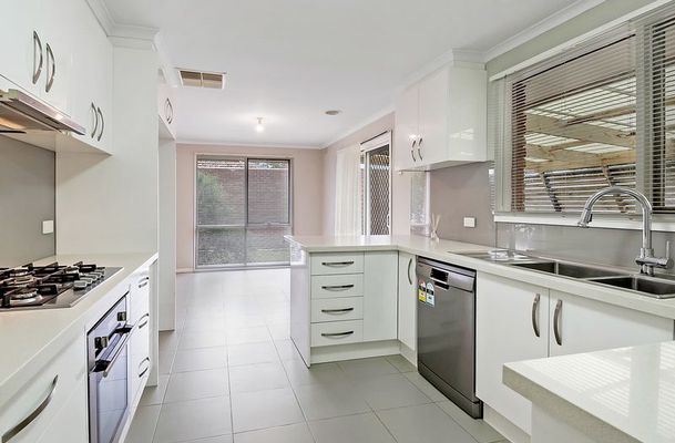 35 Beacon Hills Crescent, Craigieburn